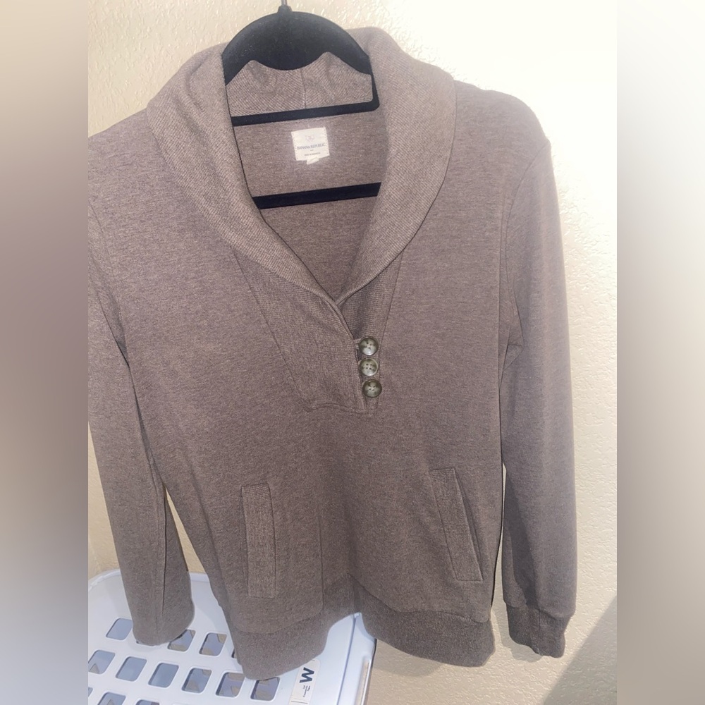 Banana republic  Men’s long sleeve size medium sweater cream brown tan